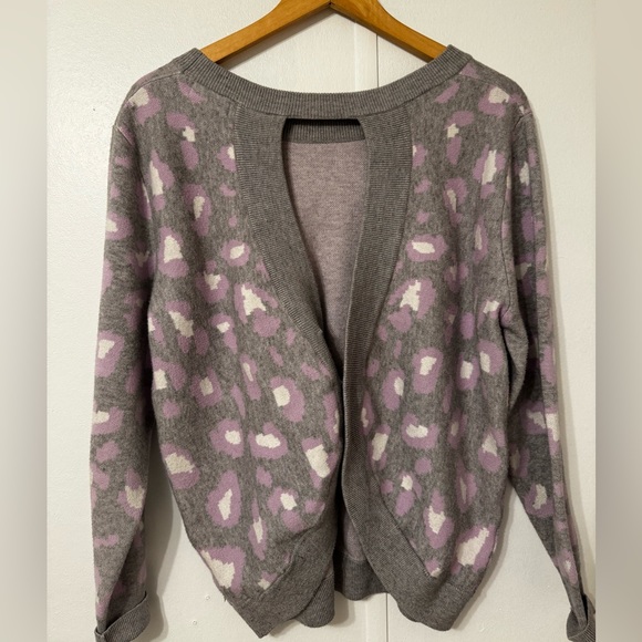 Light grey and pinkish/purple cheetah print design. Brand- APRICOT - Picture 2 of 2